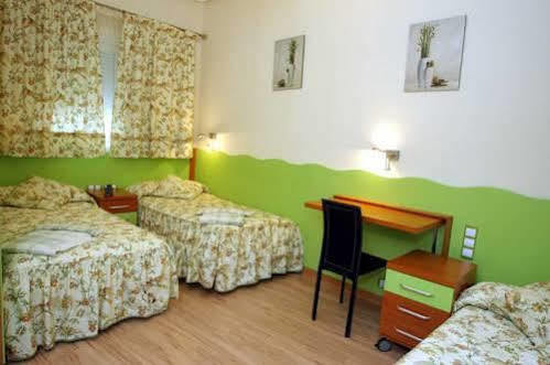 Hostal De La Torre Hostal Economico Вальядолид Экстерьер фото