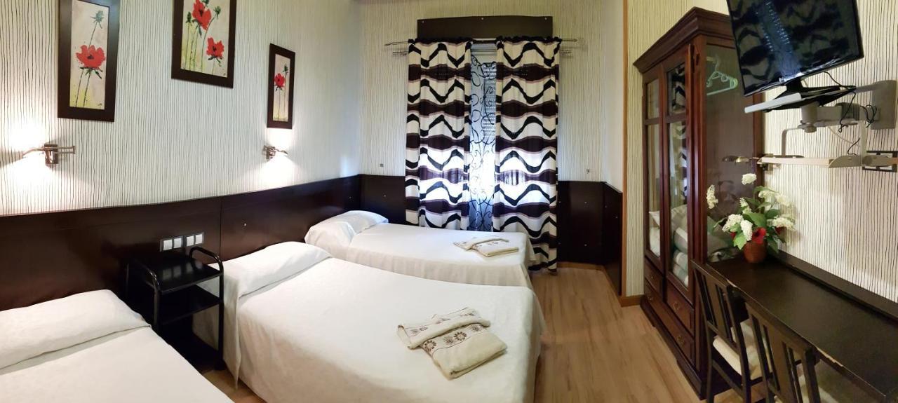 Hostal De La Torre Hostal Economico Вальядолид Экстерьер фото