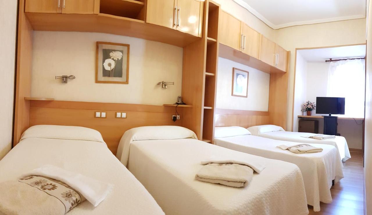Hostal De La Torre Hostal Economico Вальядолид Экстерьер фото